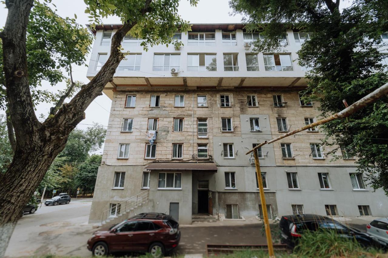 1BR Apartment - Garden View - Free Parking - Chambres d’hôtes Chişinău