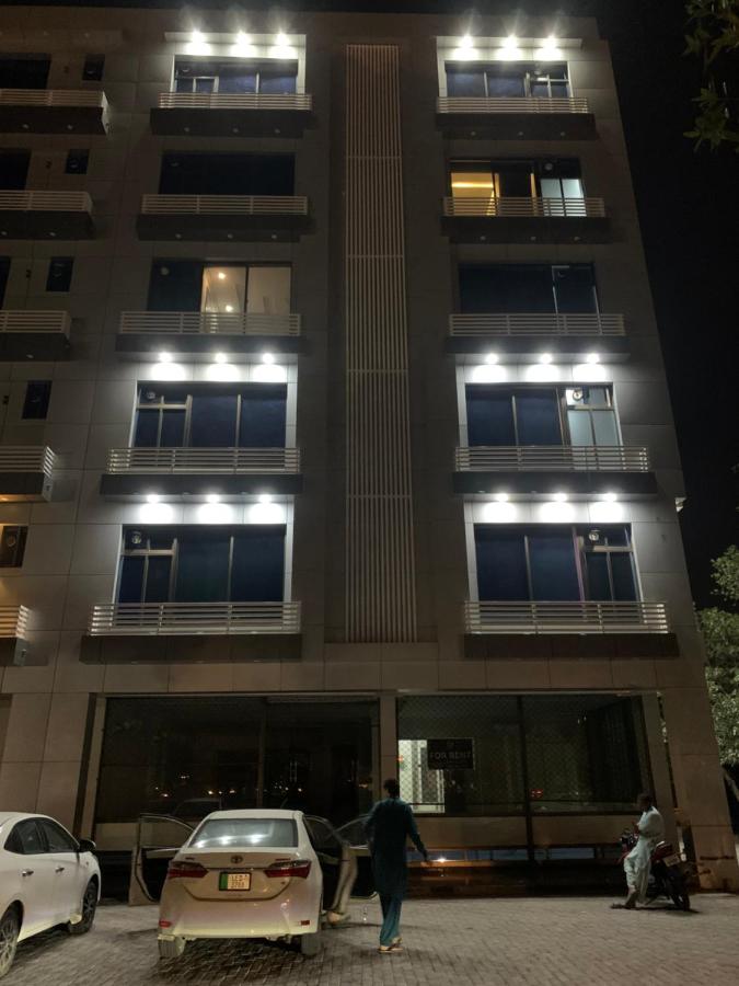 Eiffel Embrace Luxury 1BHK - B&B Lahore