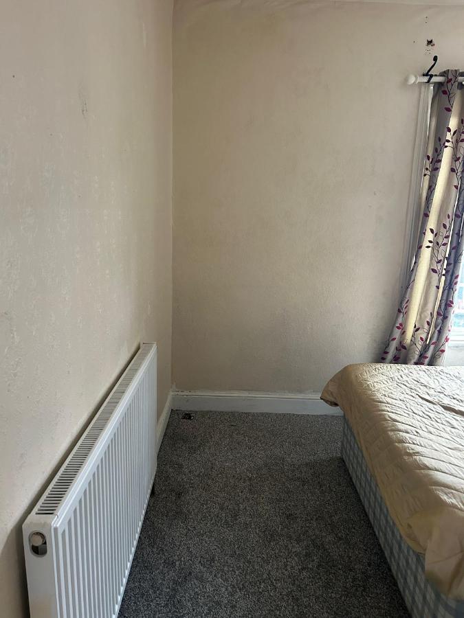 Stoke Staycation Main Room - Bed and Breakfast Stoke-on-Trent