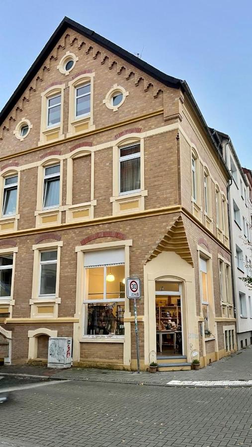 CLS Große City Altbau Wohnung mit XXL Dusche, neues Bad, Dielen, Smart TV in Hildesheim Ost, Nähe HAWK, Uni, Bosch, Ostbahnhof, A7 - Ferienwohnung Hildesheim