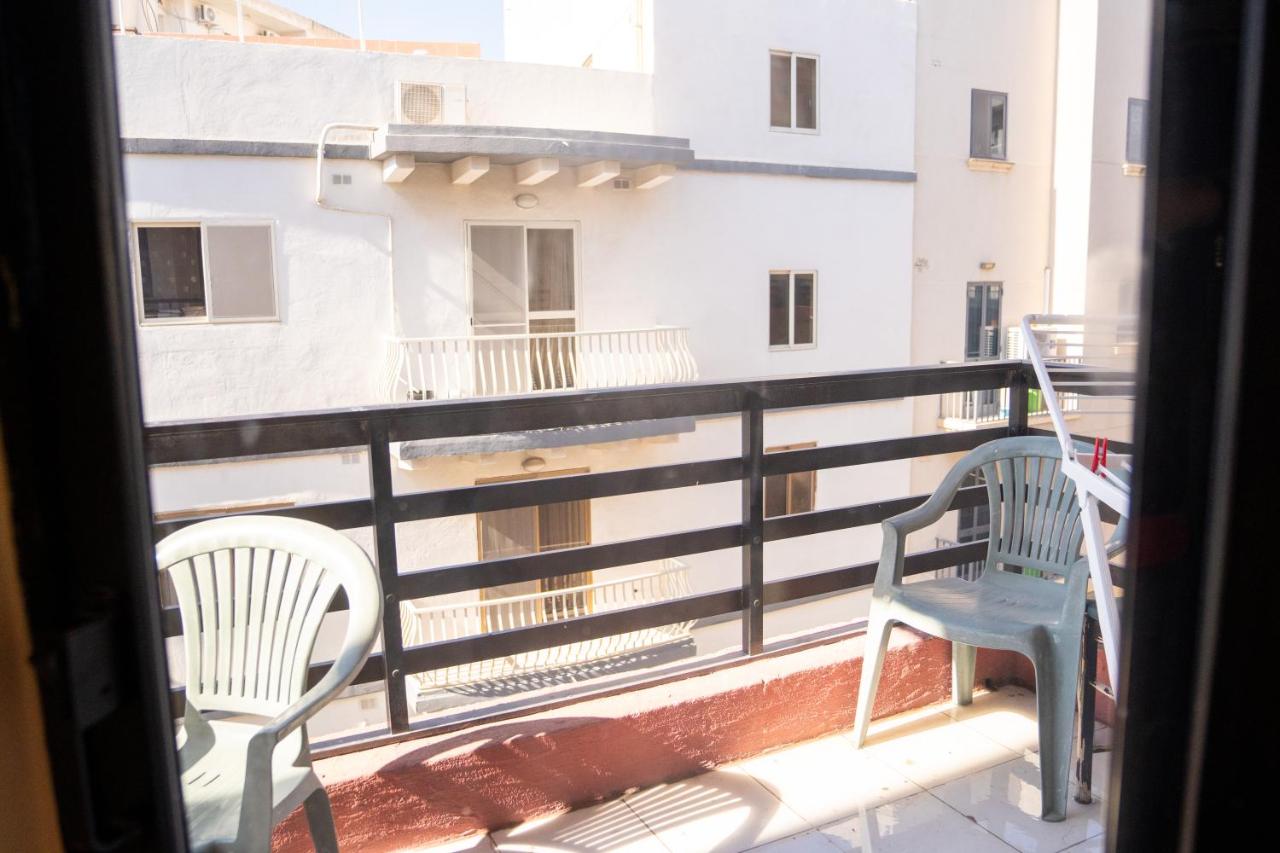 Golden Stay - 4BR Stylish Apartment for Group - B&B
