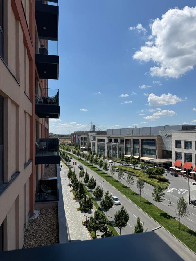 Deluxe One-Bedroom Apartment