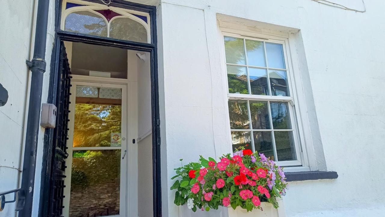Hazeldene Guest House - with Free Offsite Health Club - Chambres d'hôtes Bowness-on-Windermere