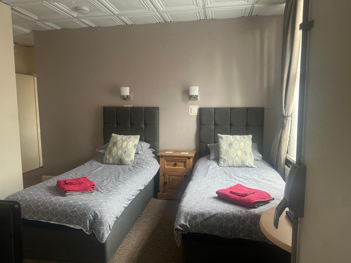 Room #1464383902