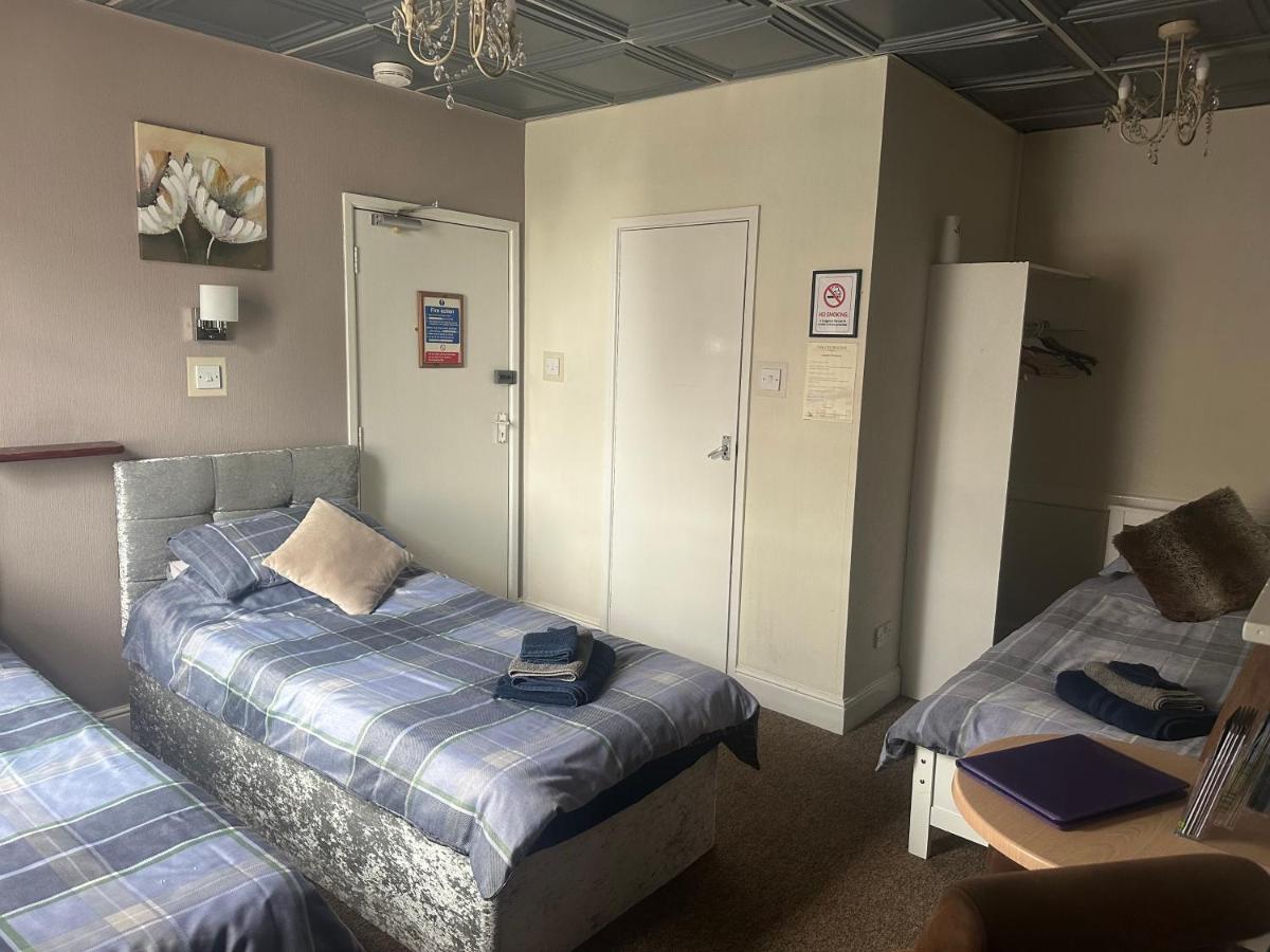 Room #1464383903