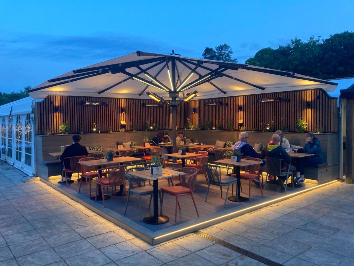 The Britannia Inn & Waves Restaurant - B&B