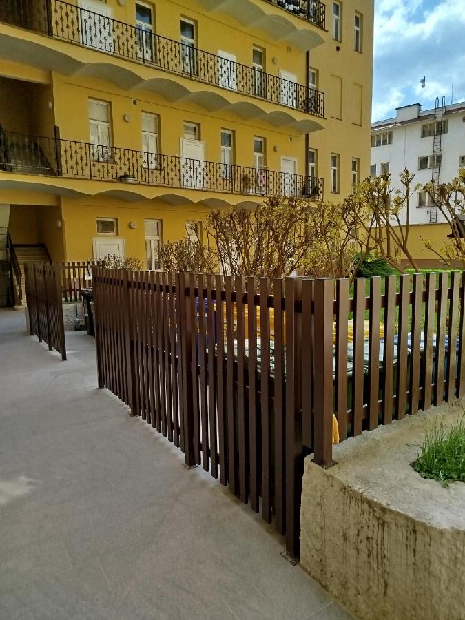 Botanic Garden Apartament Praha Center - Bed and Breakfast Praag