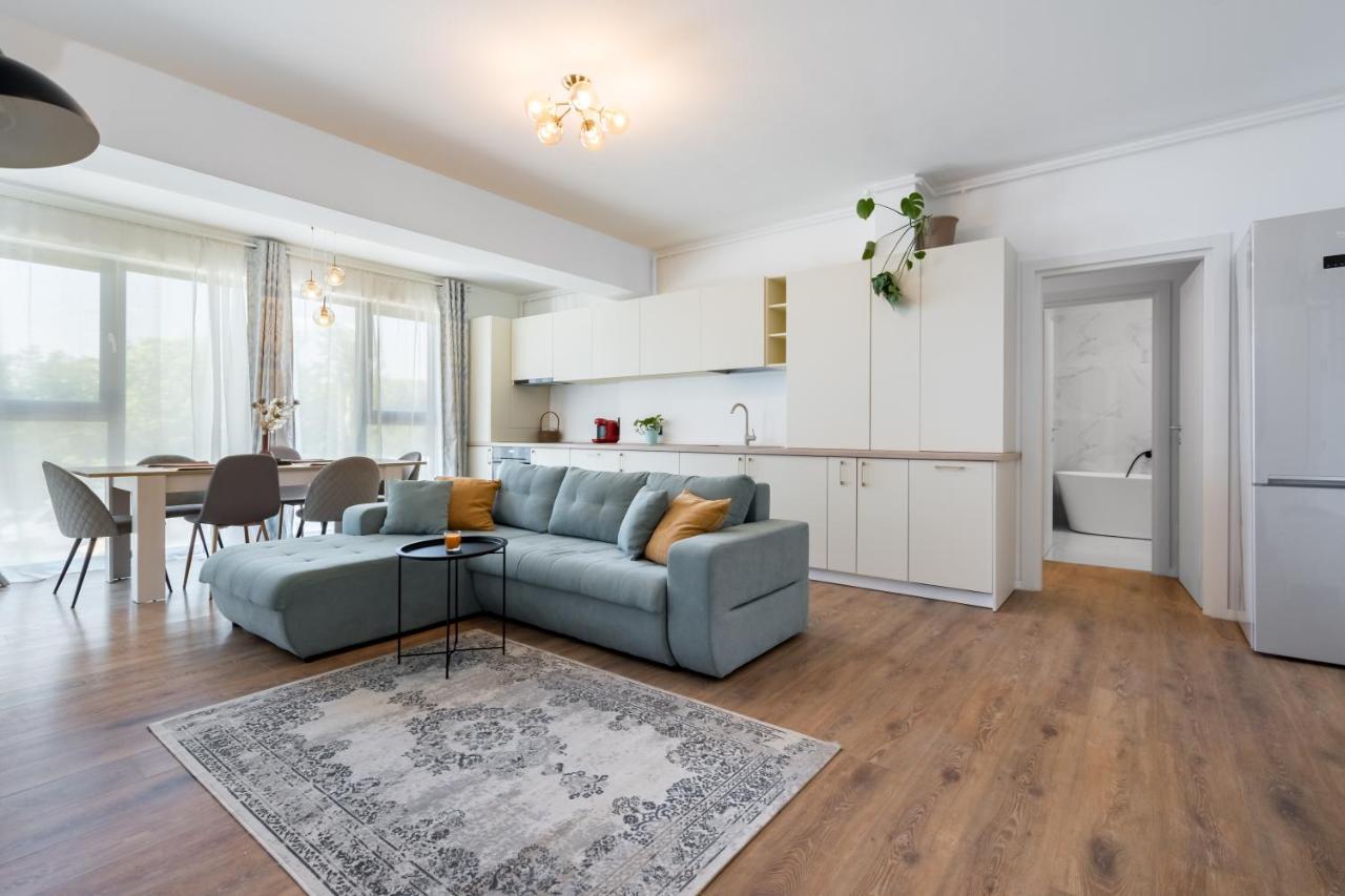 Northside Luxe 2BR - B&B Bucarest