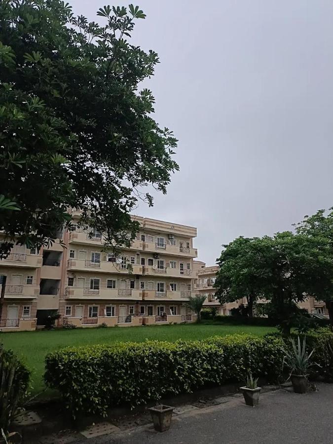 Home Stay with Giriraj View I On Parikrama Marg I 5 mins to ISKCON & Daan Ghati - B&B