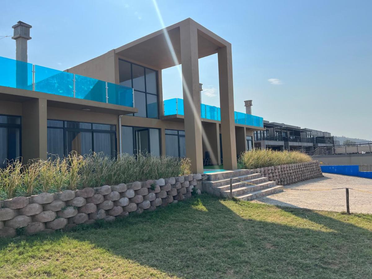 Beachfront Hotel, La Mercy - Bed and Breakfast Umhlanga
