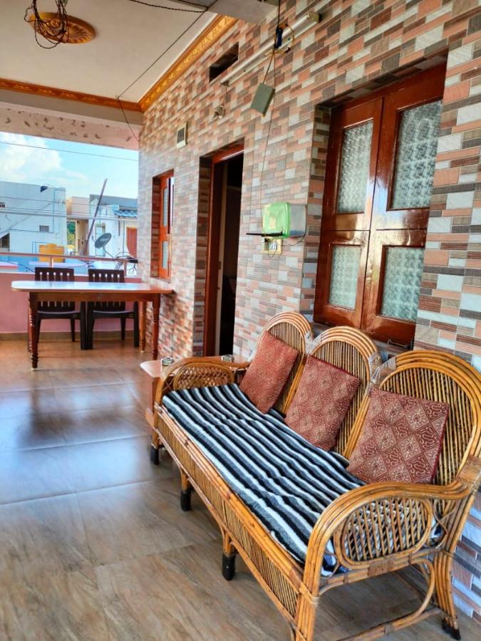 Sri Homestay New Hampi - Bed and Breakfast Hosapete