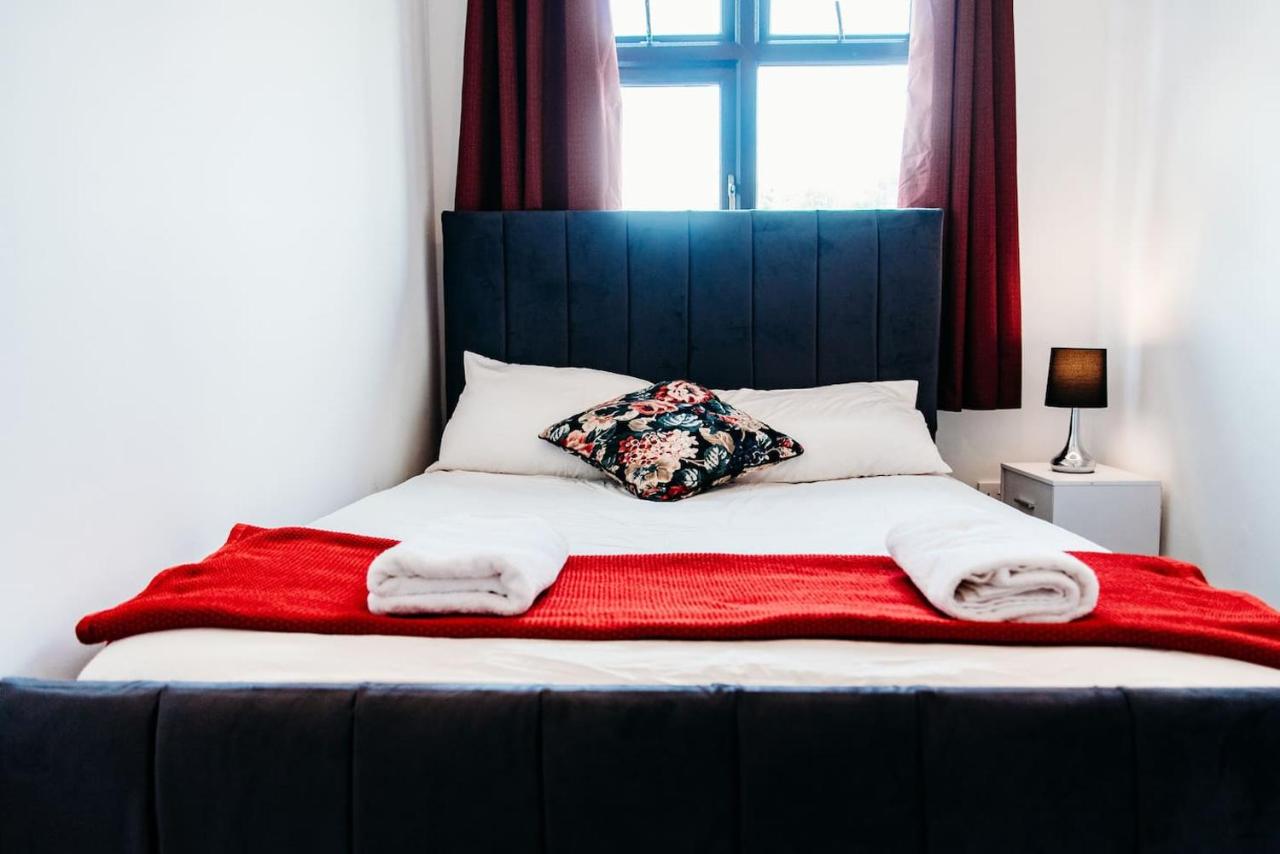 Shoebury Lodge near Sea front In Southend - B&B