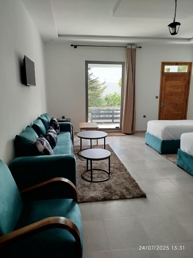 Chambre Triple - Vue sur la Piscine