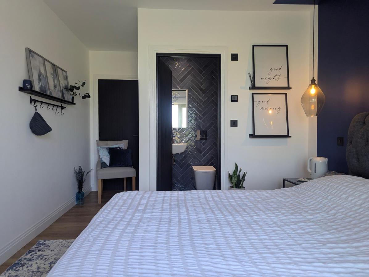 Up Shed - Modern Countryside King-size Ensuite With Own Access - Bed and Breakfast Bradworthy