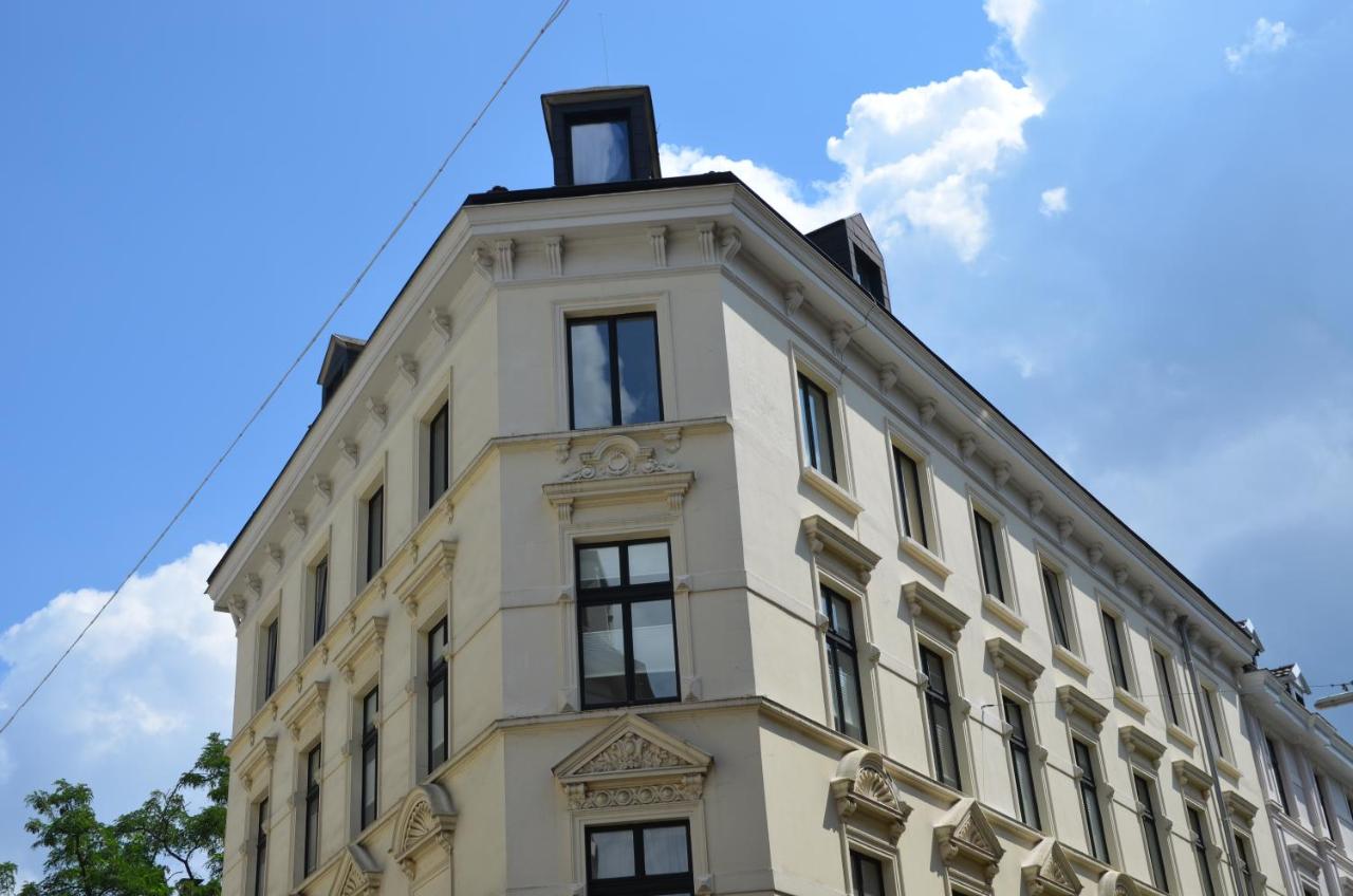 Altbau trifft Moderne, neuwertige Komfortwohnung für bis 2 Personen - Chambres d'hôtes Wuppertal