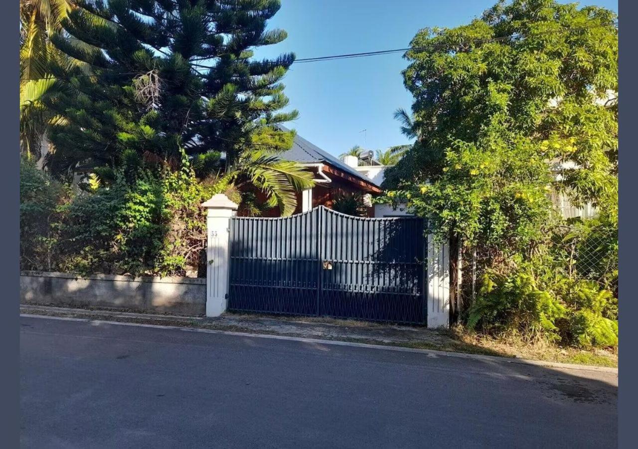 Flic en Flac 3-Bedroom Garden Villa, 3 Min Walk to Beach - B&B