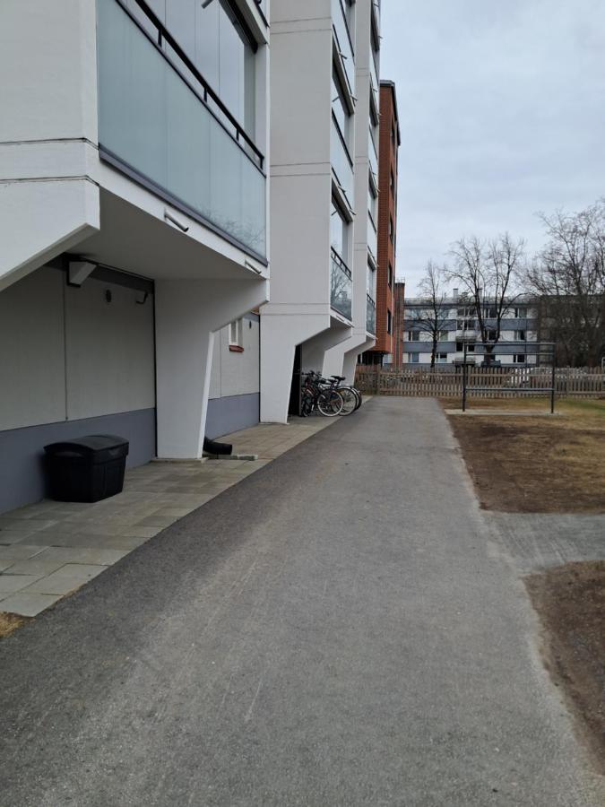 Malmi apartment-3 rooms with a sauna - B&B Oulu
