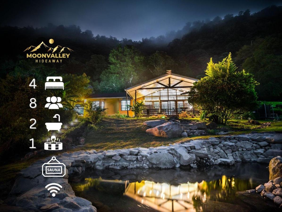 KING BED & HOT TUB in Cloud Forest Mountains with WIFI, Volcán, Panama - B&B