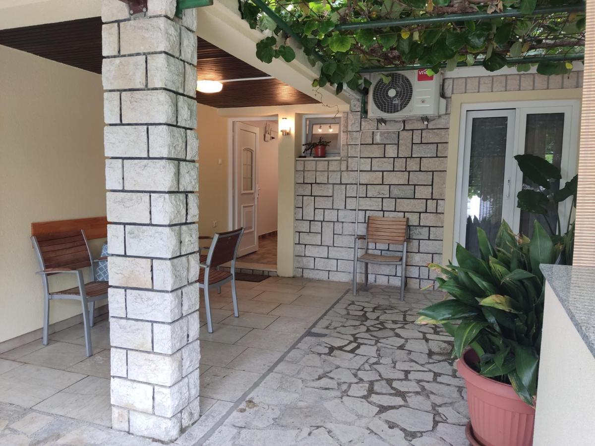 Apartment mit Terrasse