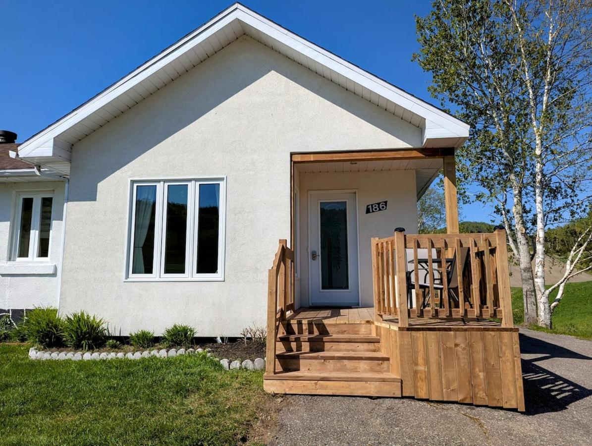 Le Chalet - Bed and Breakfast Petit-Saguenay
