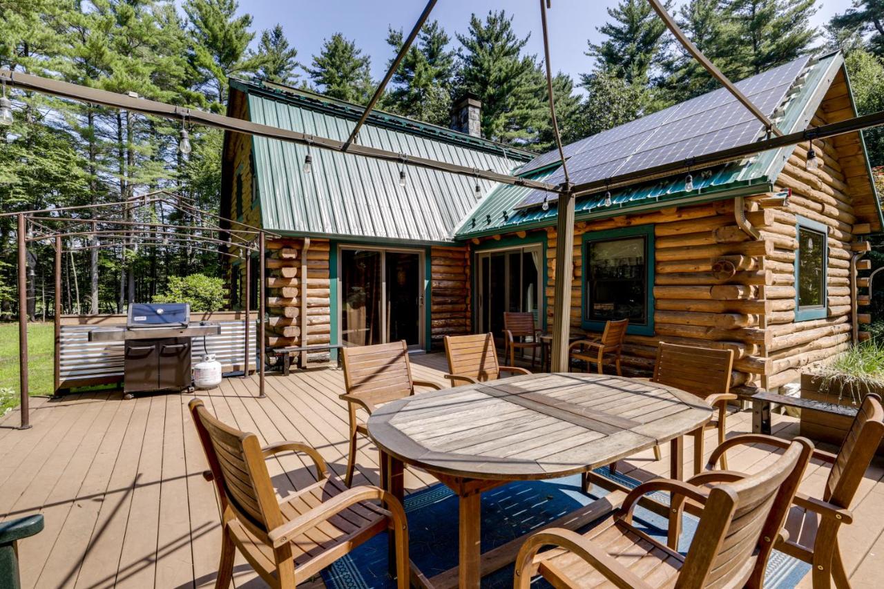 3 Mi to UMass Amherst Peaceful New England Cabin - B&B