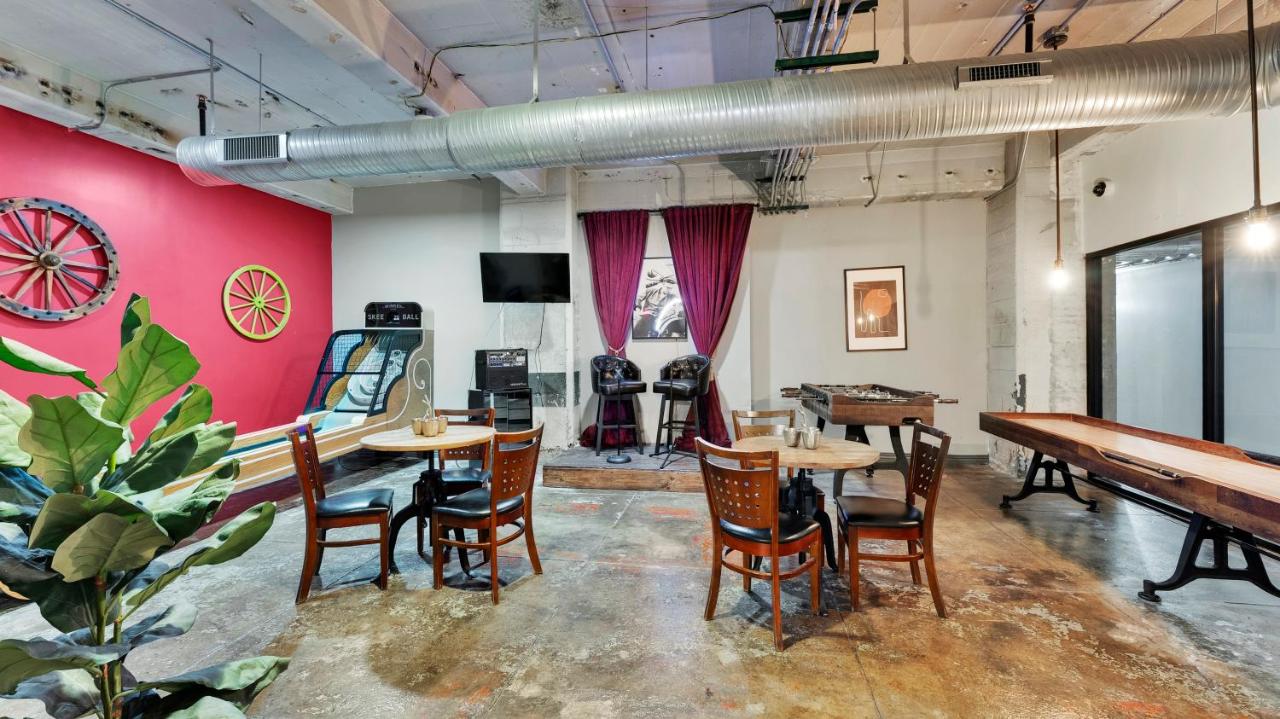 Comfy 605 3bd Sleeps 14 Free Parking - Chambres d’hôtes Dallas