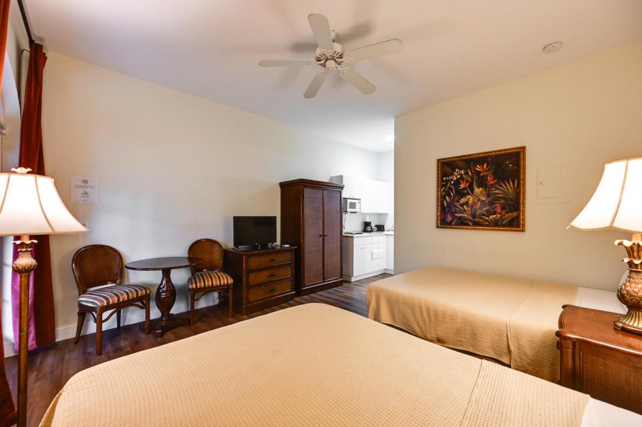 Naples Studio with Community Pool and Tennis Courts! - B&B