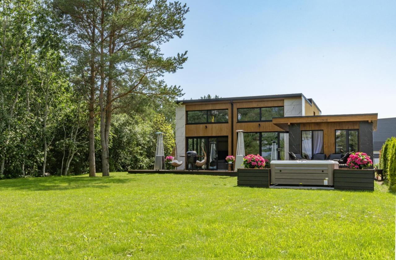 Green Field Villa - B&B Kuressaare