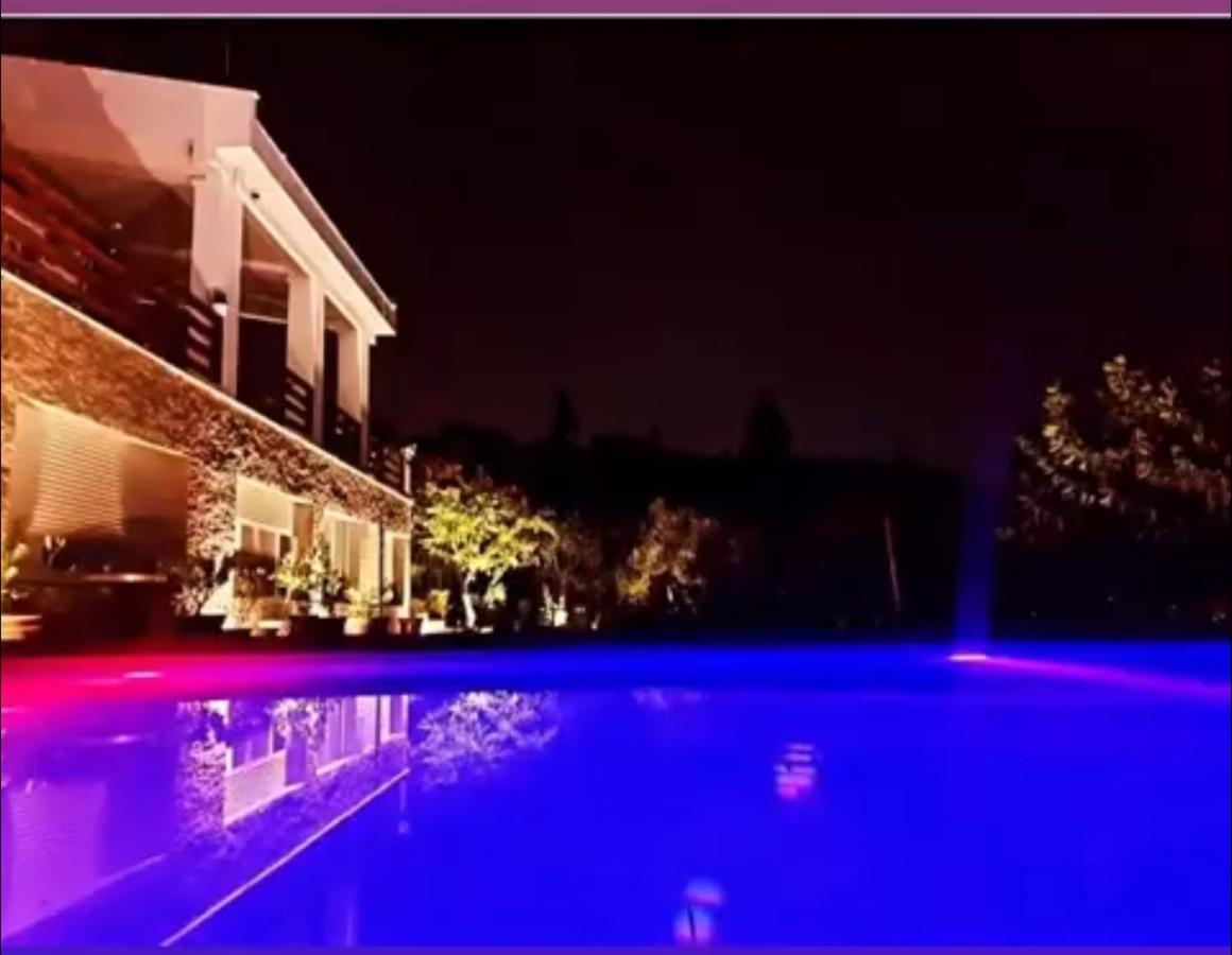 Top privacy Eco Villa of 2023 @ TEG hill Tirana - B&B Tirana