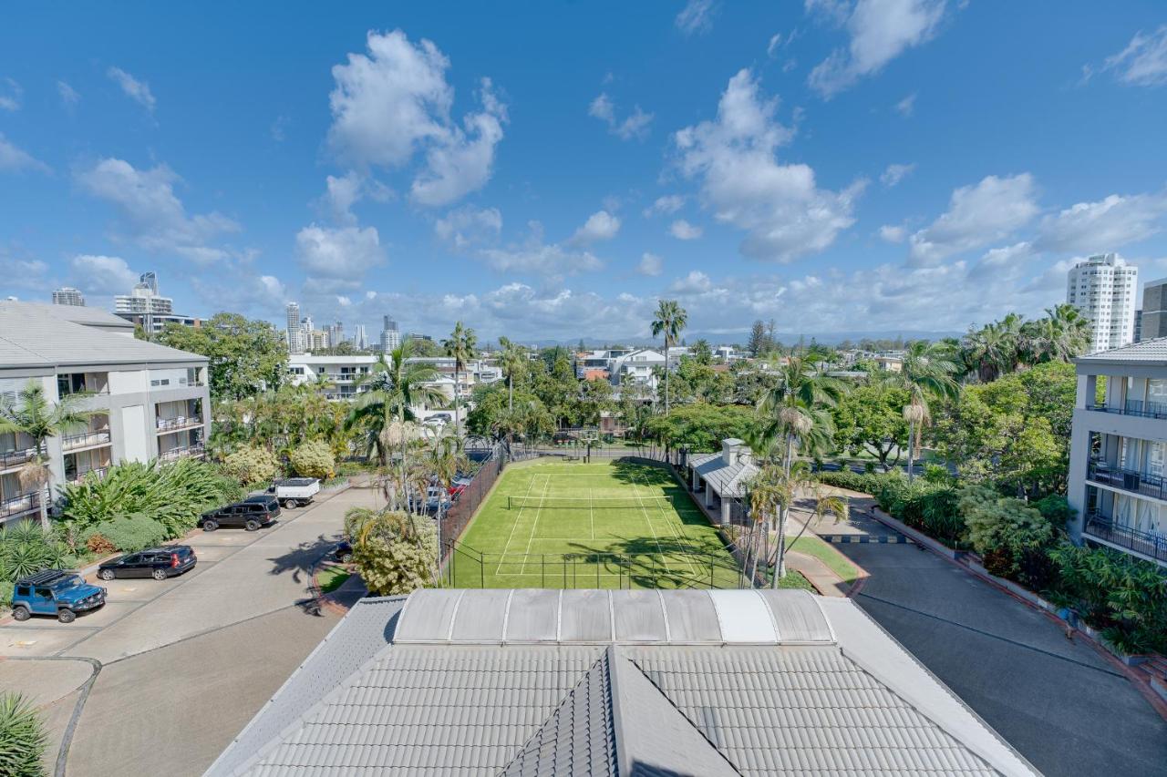 Discounted Palm View Studio with Pool And Spa - B&B Gold Coast