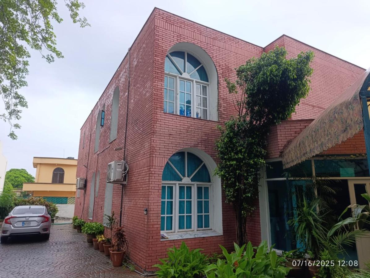 Royal Motel Executive - Bed and Breakfast Islamabad