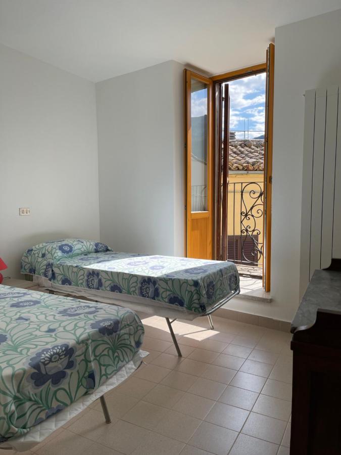 Double or Twin Room with Mountain View
