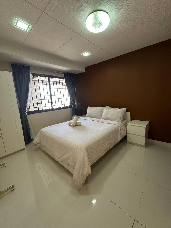 One-Bedroom Apartment with Sea View and Balcony