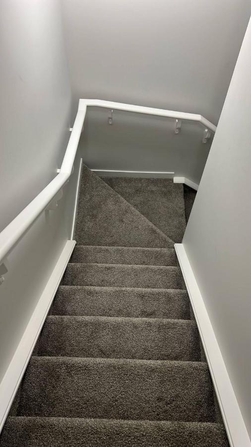 Apartment In Calgary Near Airport - Ferienwohnung Calgary