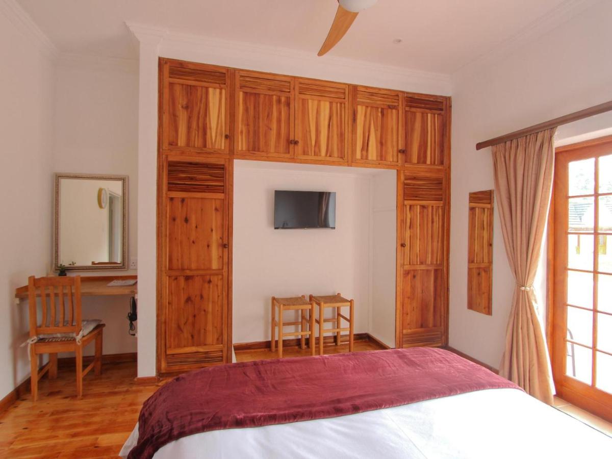 Standard Queen Room