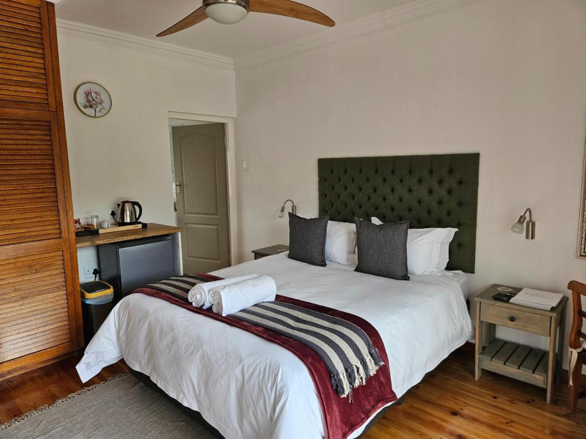 Basic Queen Room