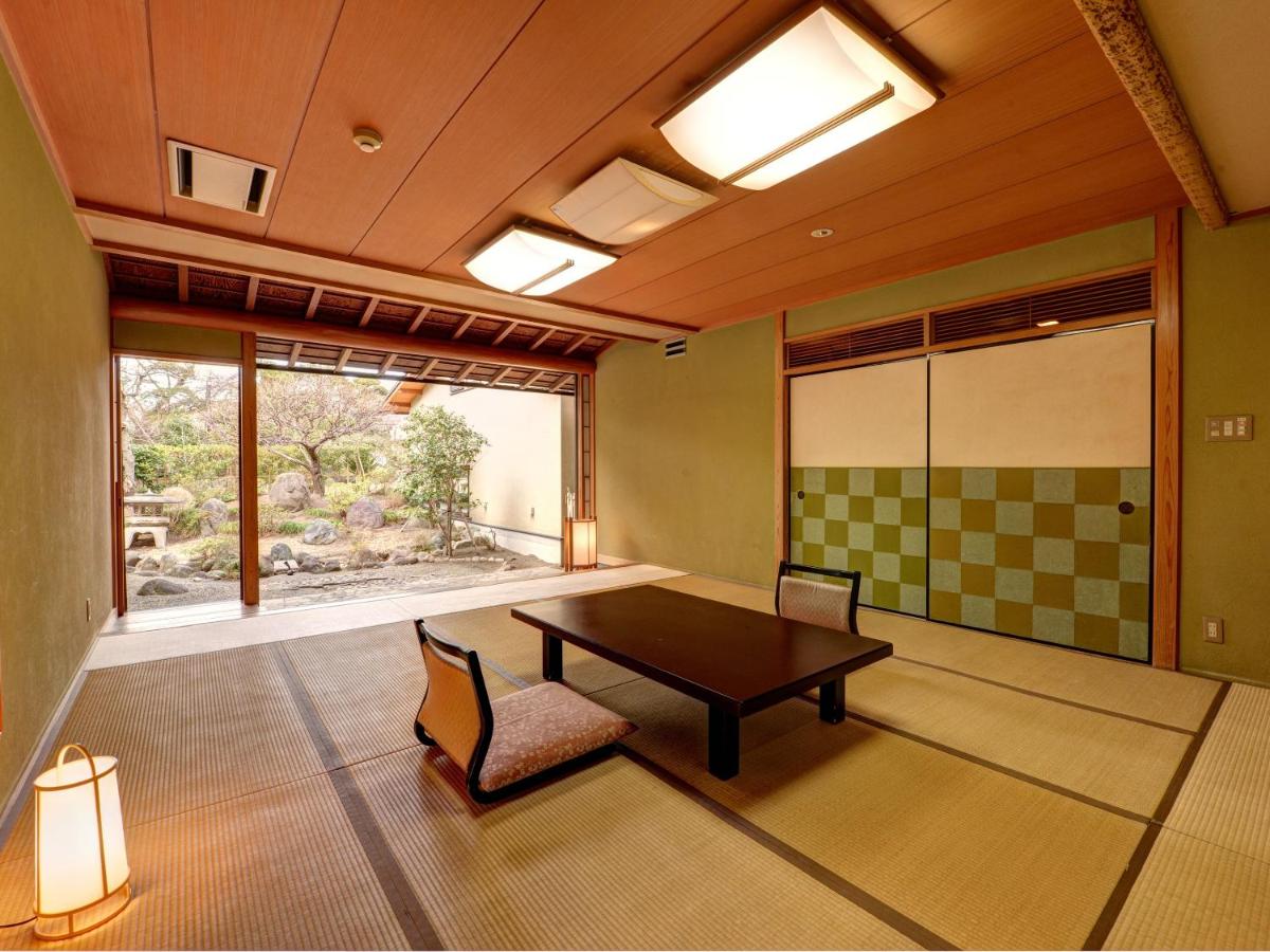 Special Japanese-Style Room with Garden (14–15 tatami)