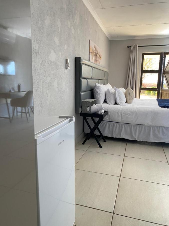 THABAKGOLO GUEST HOUSE - Bed and Breakfast Ga-Manapane