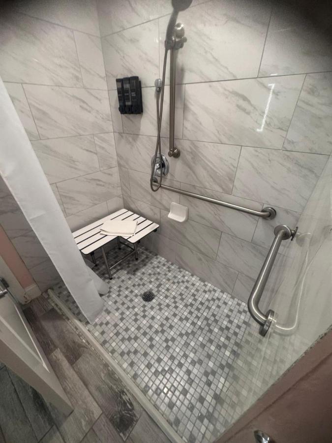 Queen Room - Disability Access