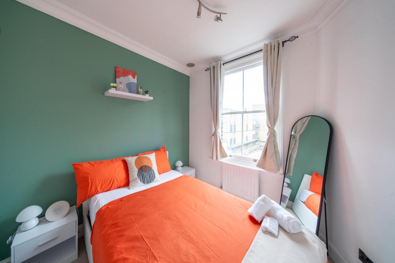 Luxury 2-bedroom in Wimbledon Central - Minutes from Central London - B&B