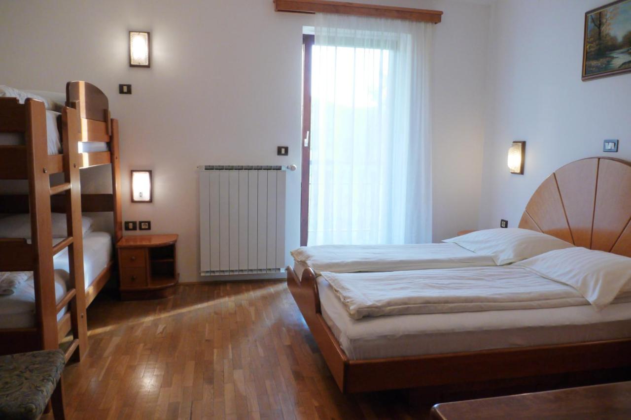 Vierbettzimmer mit Balkon