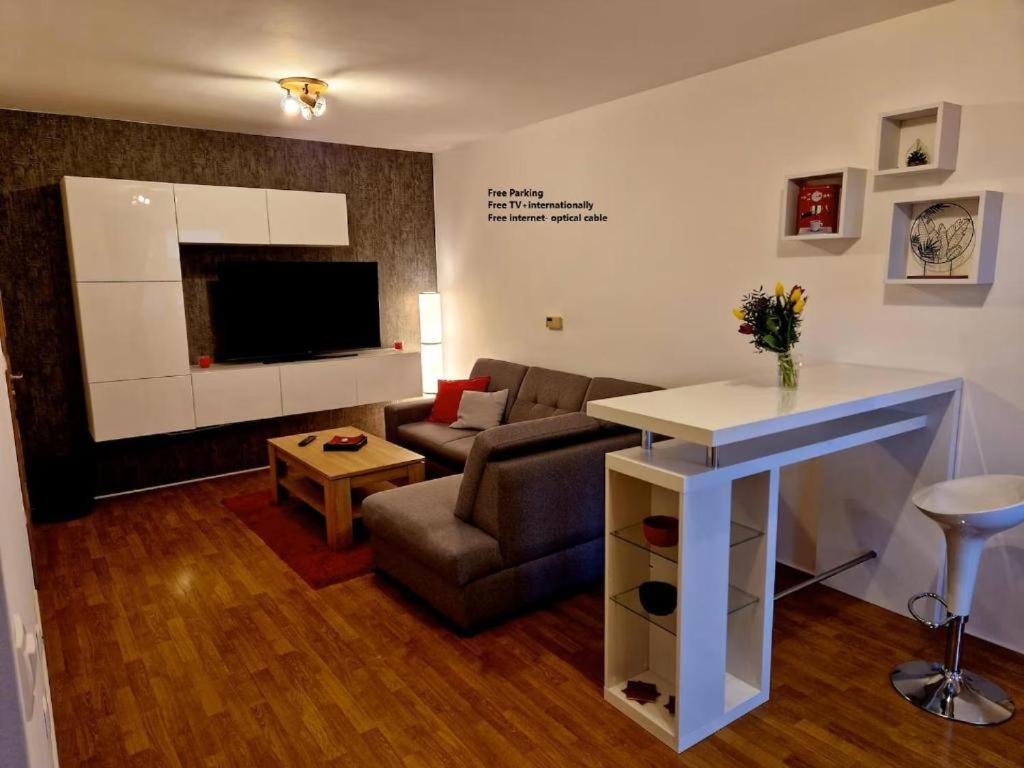 Slnečný byt v blízkosti historického centra Free Parking - B&B Trenčín