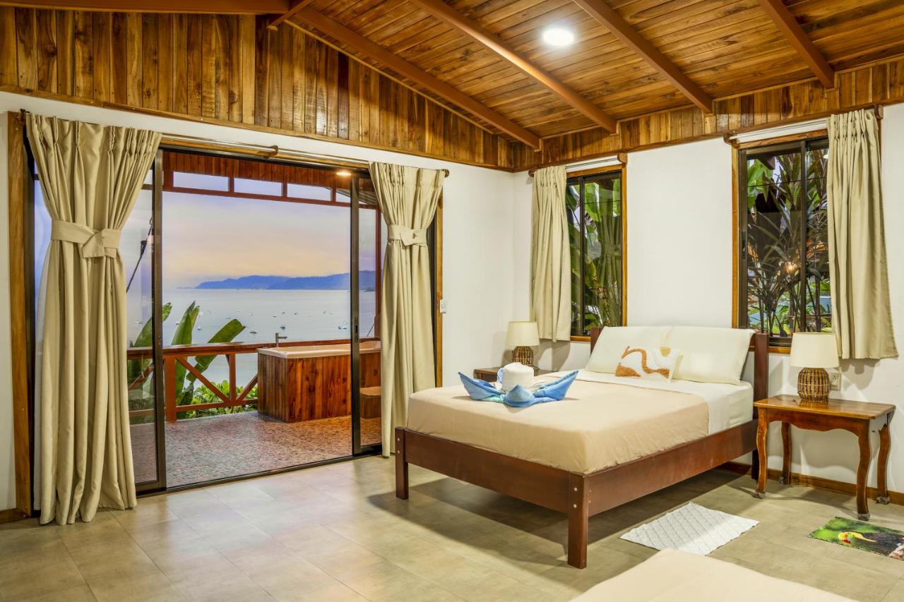 Deluxe Bungalow with Ocean View & Jacuzzi
