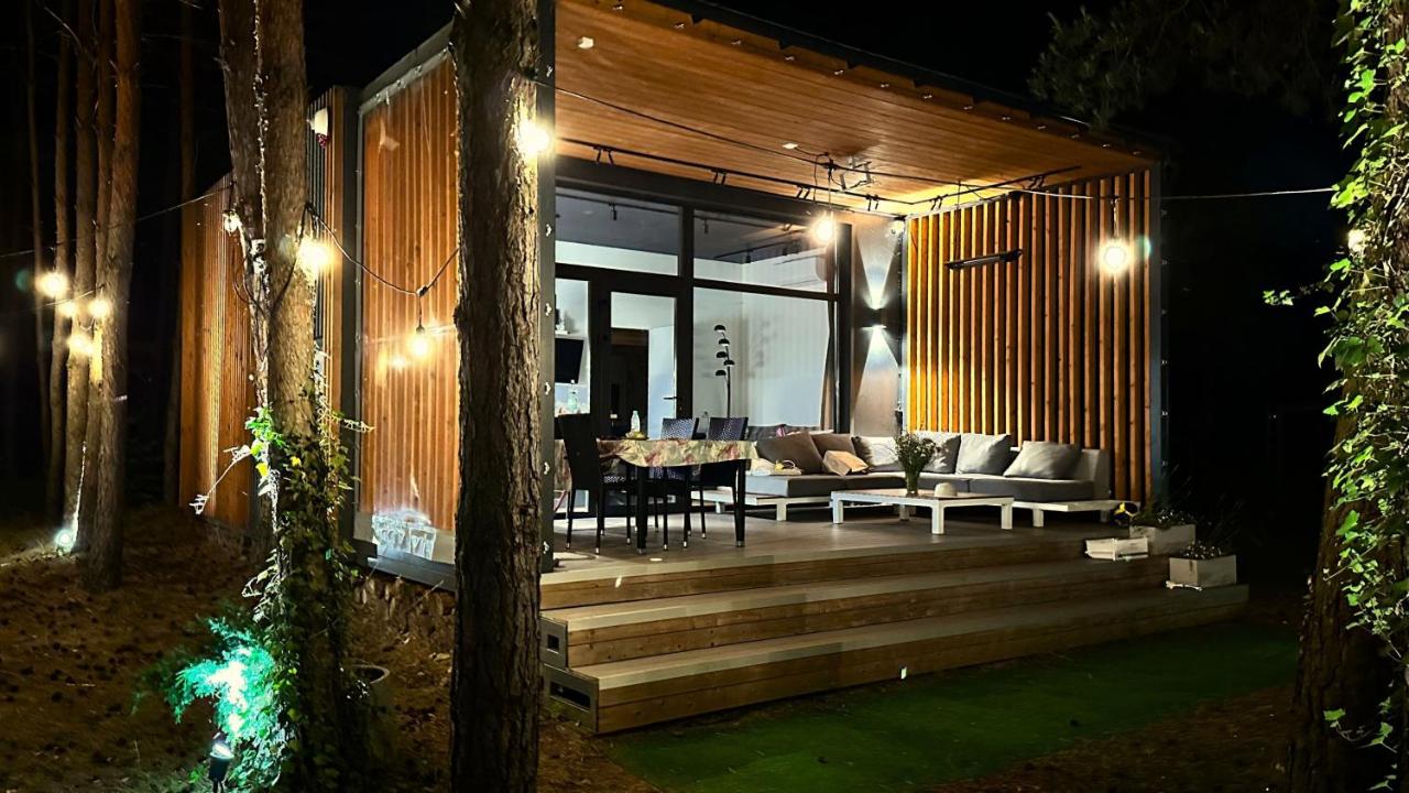 LEŚNY LUZ domek całoroczny w lesie nad jeziorem, duży taras, basen, boisko do siatkówki, kino plenerowe, ognisko i grill - Chambres d’hôtes Chańcza