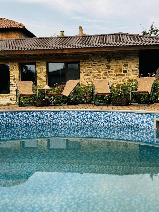 Апартаменти "Хармония" - Луковит - B&B