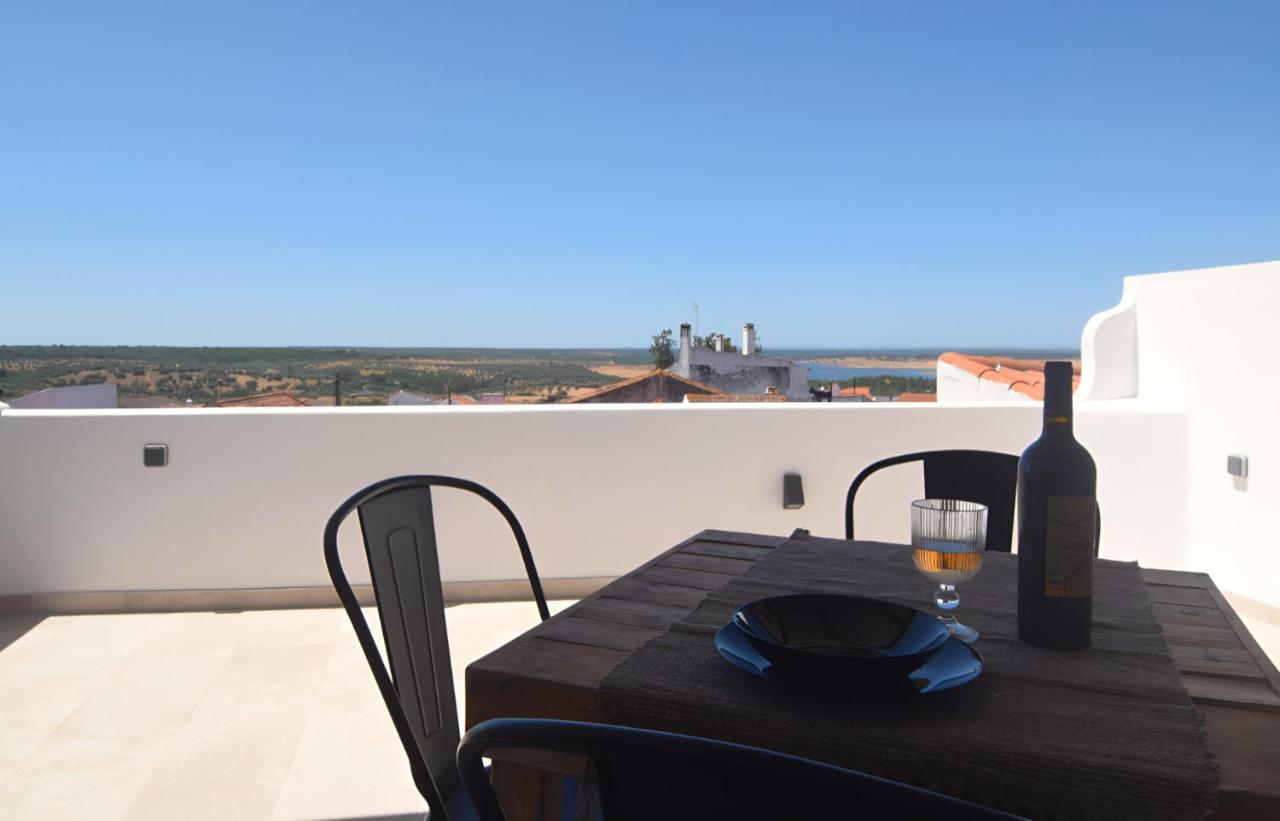 Vista do Alentejo Rooftop at House near the lake - B&B Torrão