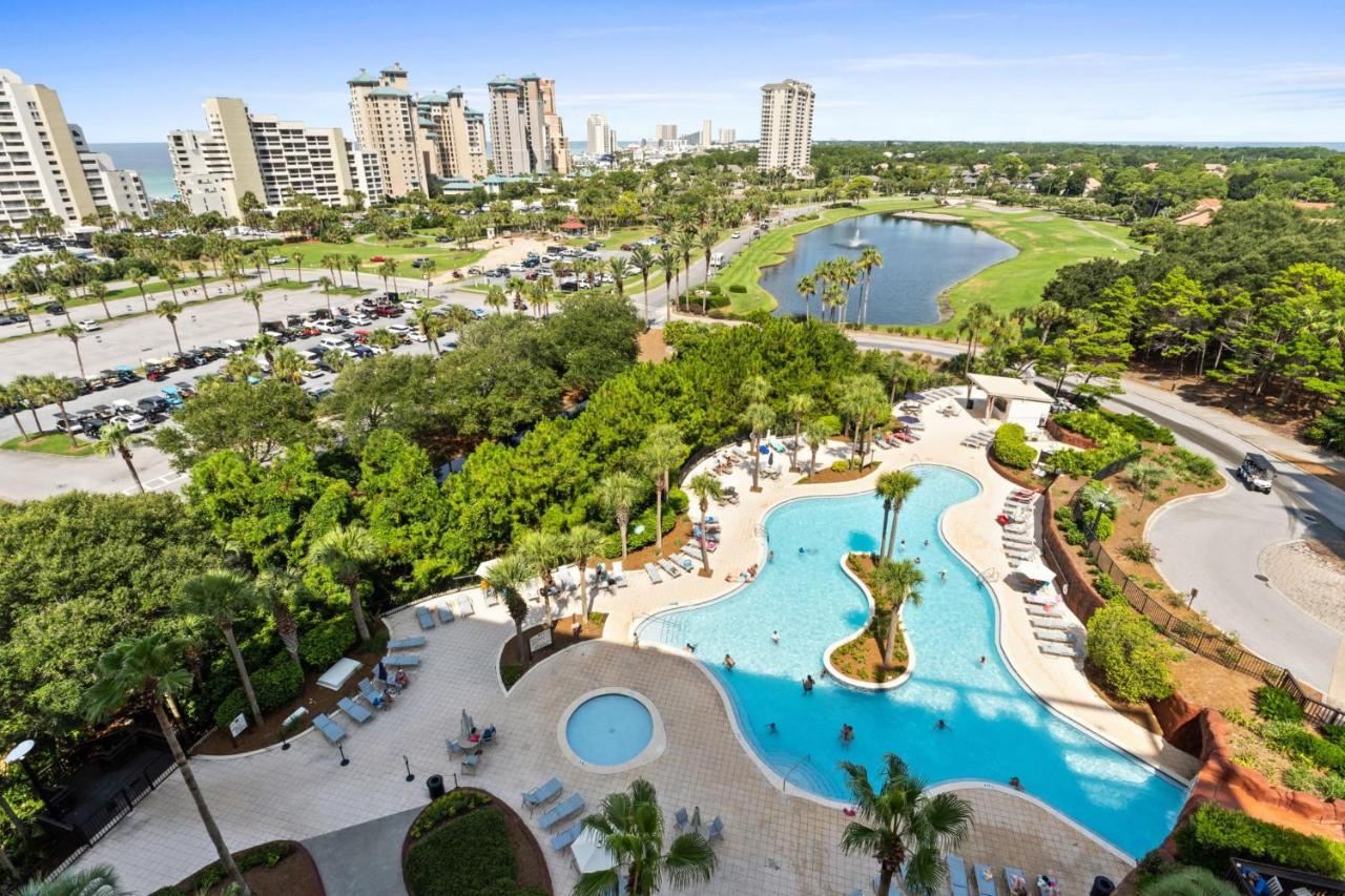 One-Bedroom Apartment with Pool View