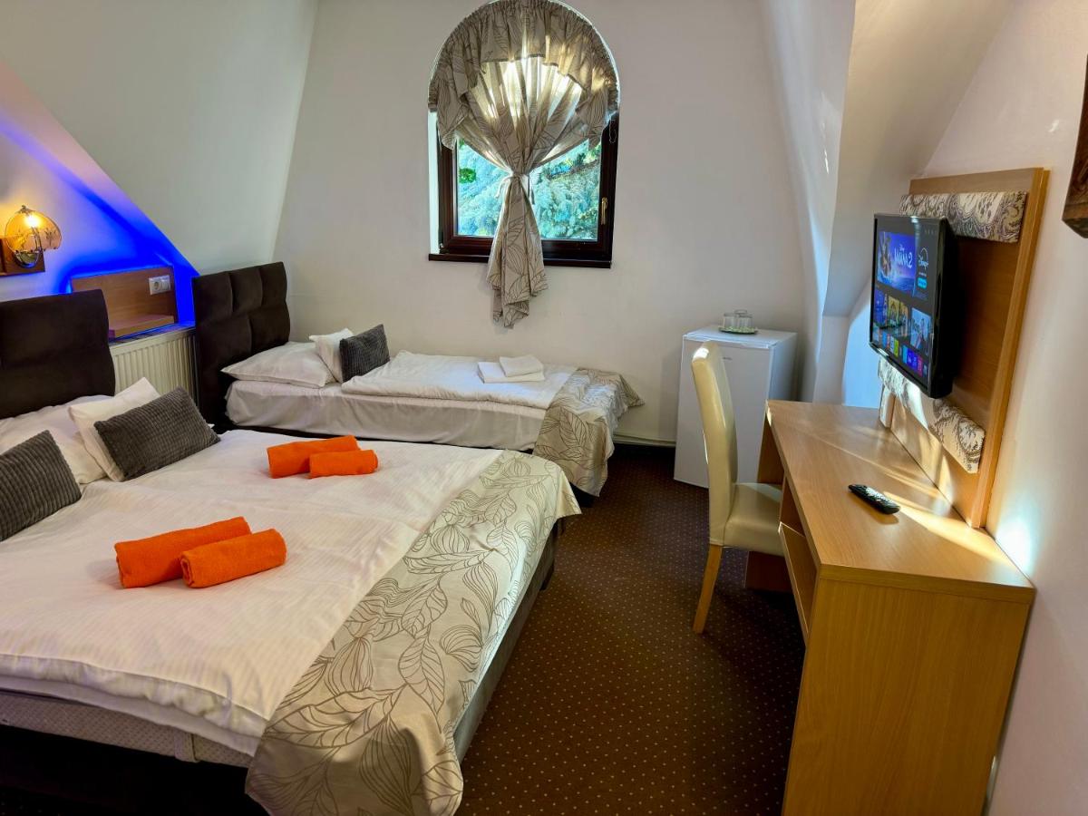 Dreibettzimmer mit Bad