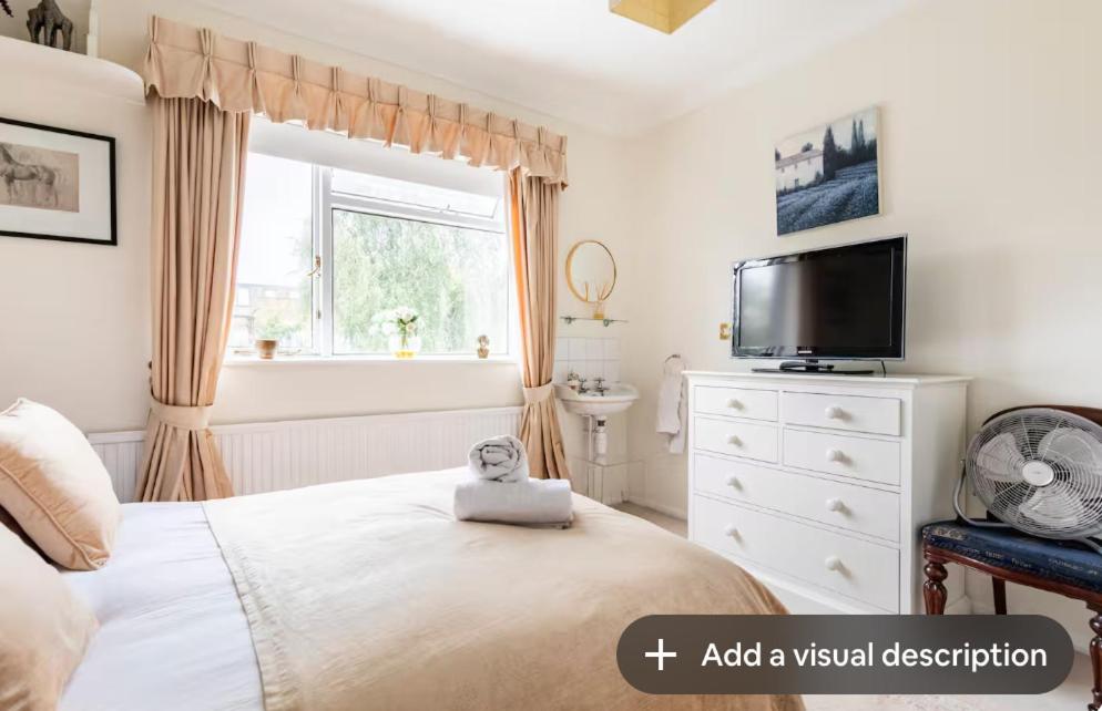 Double bedroom in homely, 5 bedroom family house by the river in Fulham - B&B London