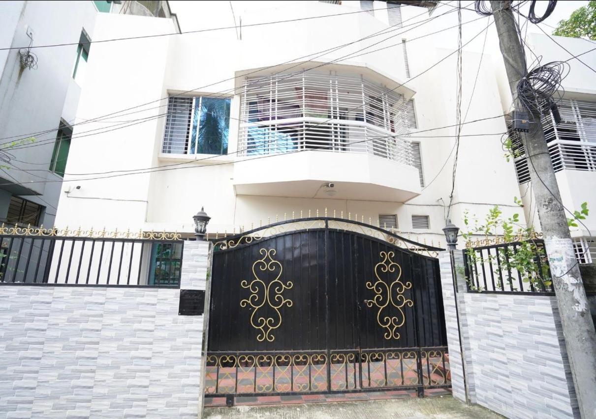 Alom Manzil - 4 Bedroom Family Home - B&B Sylhet